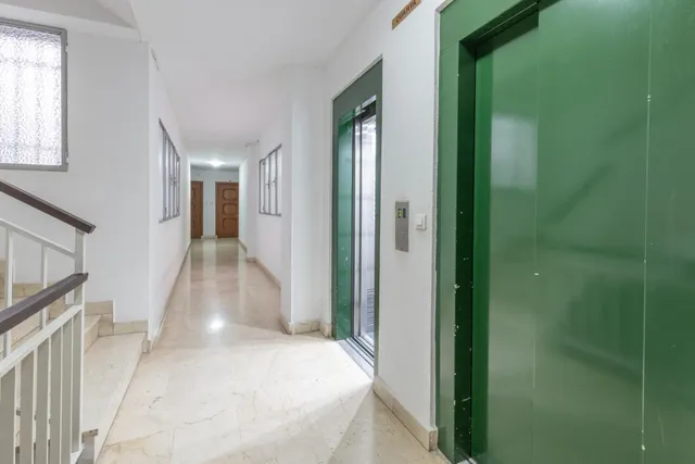Piso con terraza y gran potencial junto a Camino de Ronda — 30