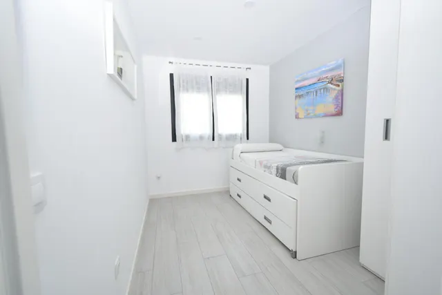 PAREADO DE RECIENTE CONSTRUCCIÓN CON PISCINA PRIVADA EN MOLINO VIEJO — 15