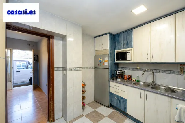 Casa con estupenda ubicación en Armilla. avenida de los ogíjares — 11