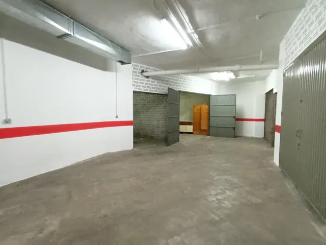 Garaje cerrado en Granada zona Zaidin, 12.80 m. de superficie. — 20