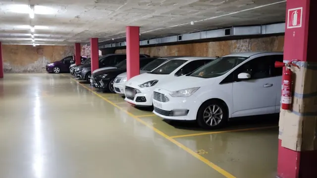 Parking 8m² en alquiler - Casc Antic — 10