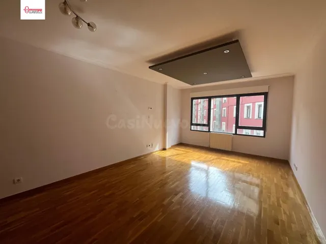 PISO SEMINUEVO JUNTO A CORREOS - foto 3
