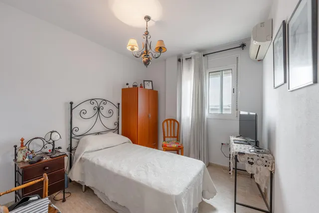Ático Exclusivo en Roquetas de Mar con Amplia Terraza y Piscina Comunitaria — 18