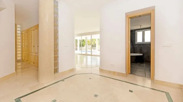 Chalet 5 habitaciones 919m² en venta - Puerto de la Torre — 38
