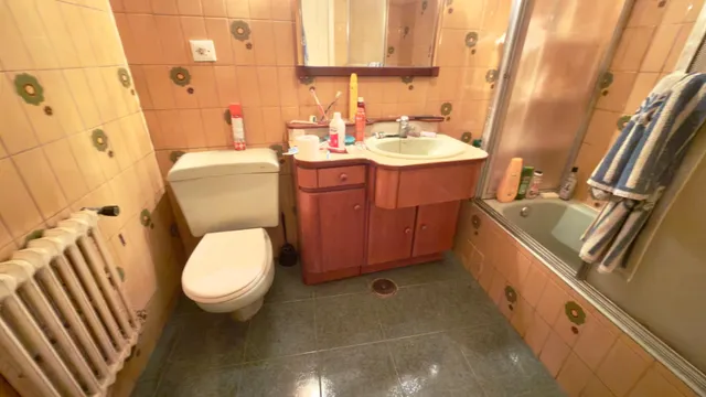 Se vende piso en el centro para reformar con ascensor 4 habitacione, 2 baños y garaje — 9