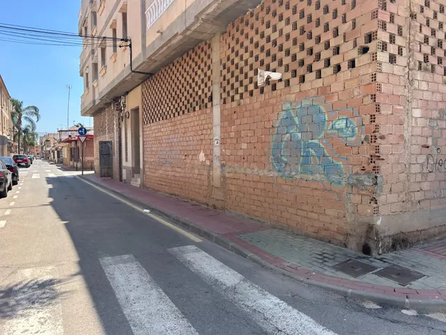 GRAN LOCAL A 3 CALLES EN LOS ALCÁZARES - foto 5