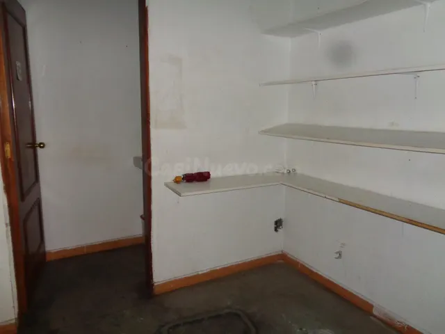 Se alquila local comercial en zona colón, Cáceres ✨ — 3
