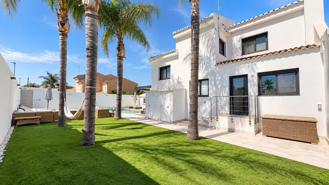 ESPECTACULAR VIVIENDA REFORMADA CON PISCINA, BODEGA, GIMNASIO Y UNA EXCEPCIONAL PRIVACIDAD — 36