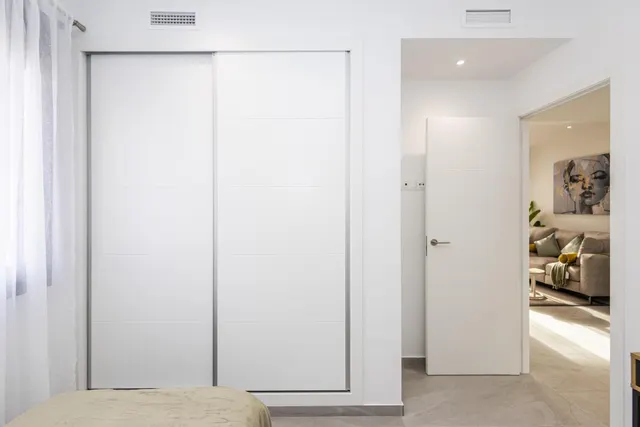 Apartamento de nueva construcción con 2 dormitorios y piscina comunitaria en Torrevieja — 9