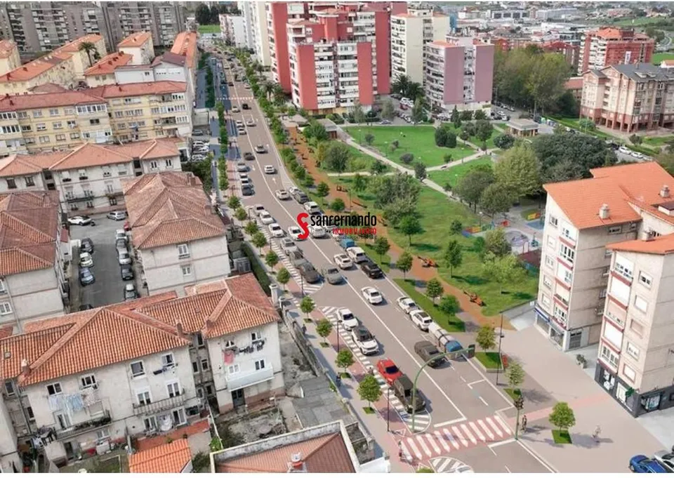 Se alquila local de 450 metros cuadrados en la calle General Dávila.