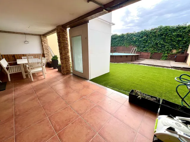 EXCLUSIVA CASA ADOSADA CON ASCENSOR Y PISCINA EN CIUDAD JARDIN — 13