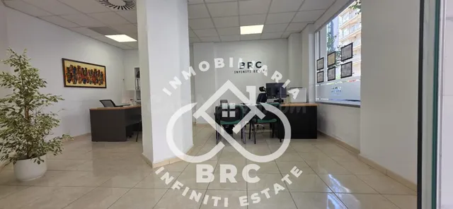 Amplio Local Comercial Reformado en Arrancapins, Valencia - 