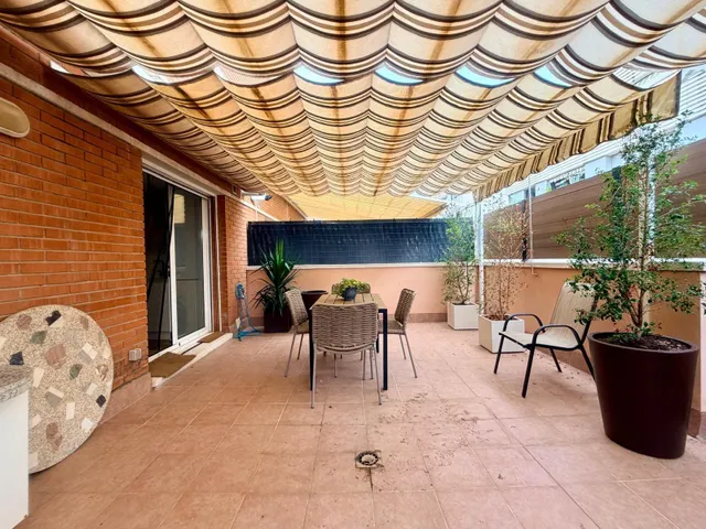 Chalet adosado completamente reformado en 2024, con jardín, terraza y gran garaje, a un paso de la playa. — 11
