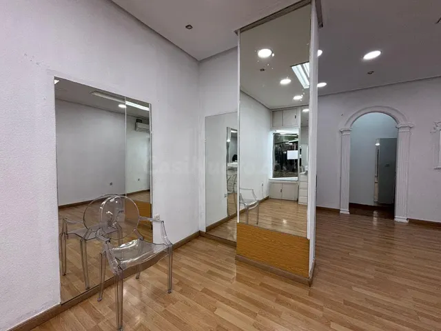 Local comercial en Paseo de Cánovas. Oportunidad!! - foto 2