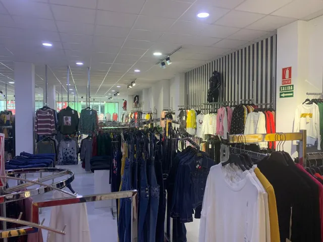Gran local comercial en la Avenida de Finisterre - foto 2