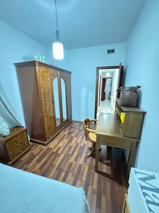 PISO DE 4 habitaciones Y DOS BAÑOS EN LA CALLE CALABRIA CERCA DEL SAGRADO CORAZÓN — 25