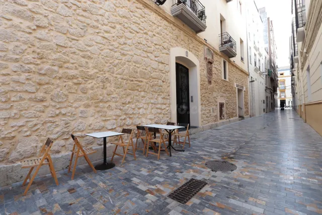 EXCLUSIVA VIVIENDA EN LAS CASAS DEL REY JUNTO A CALLE REAL - foto 3