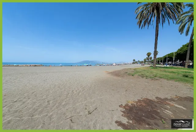1ª LÍNEA DE PLAYA EN MÁLAGA, EL PALO — 13