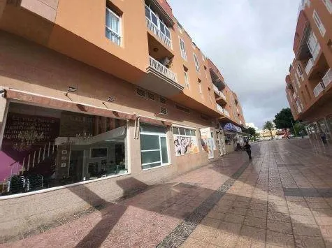 LOCAL EN AVENIDA DE CANARIAS EN VENTA 160 METROS — 5