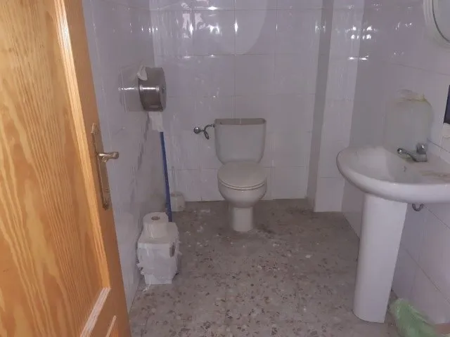 Local comercial en esquina — 11