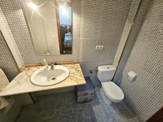 Se vende local en calle tranquila, zona noroeste de Castellón. Local en perfecto estado — 8