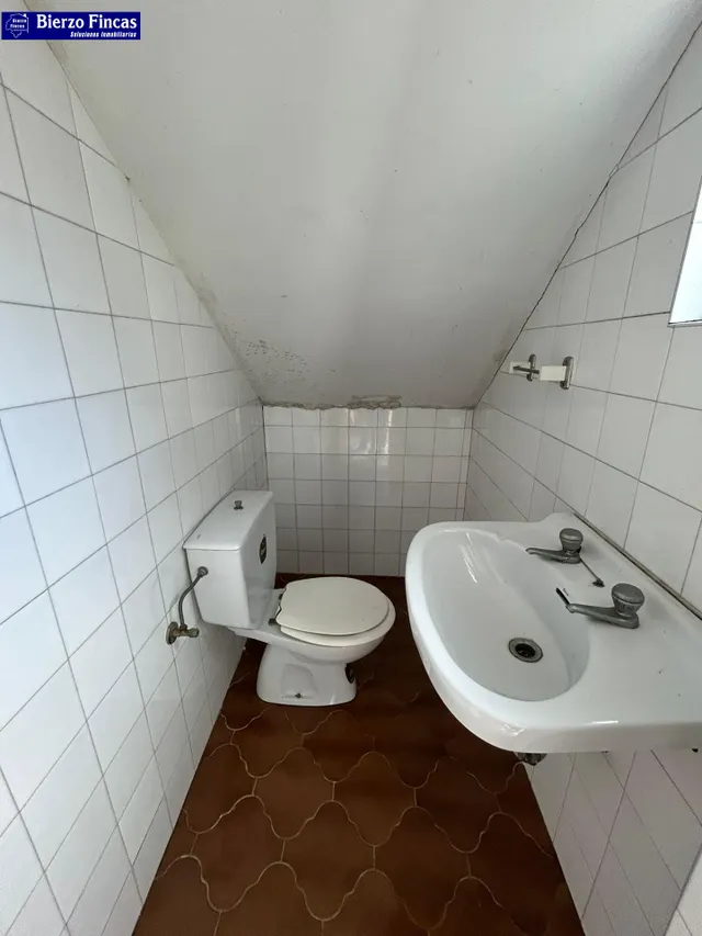 Se vende casa en Carracedelo — 34