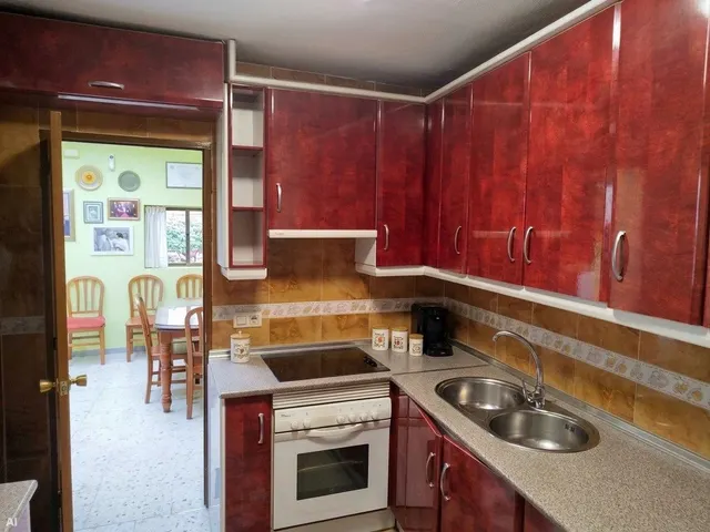 Casa Reformada en Montijo: Luminosa, con Placas Solares, Patio y Nave-Taller — 7