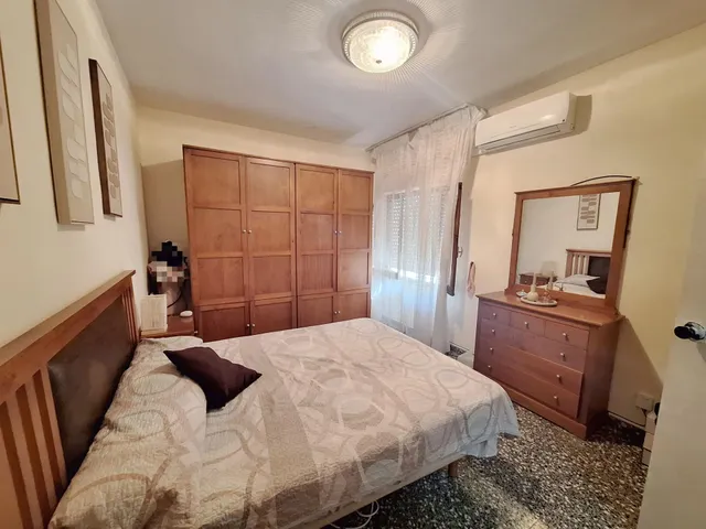 Amplia casa con 5 dormitorios, patio y planta baja ideal para garaje, negocio o proyecto — 16