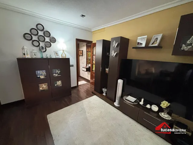 Piso de 2 habitaciones dobles con terraza y ascensor en fátima — 4
