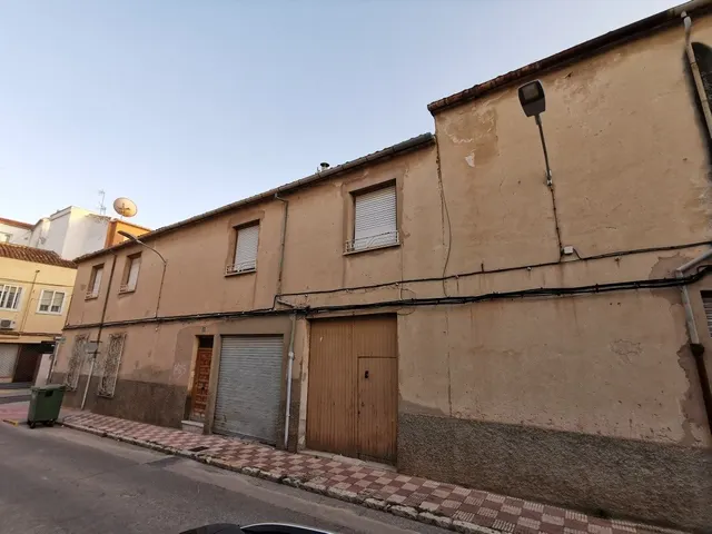 CASA PARA REFORAR CON EXCELENTES POSIBILIDADES — 3