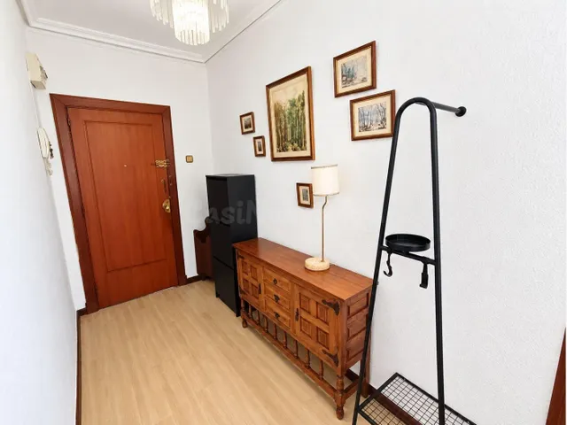PISO LUMINOSO PARA ENTRAR A VIVIR EN TORRELAVEGA.- — 2