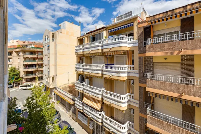 Apartamento de dos dormitorios a escasos 150 metros de la playa del cura, en torrevieja — 25