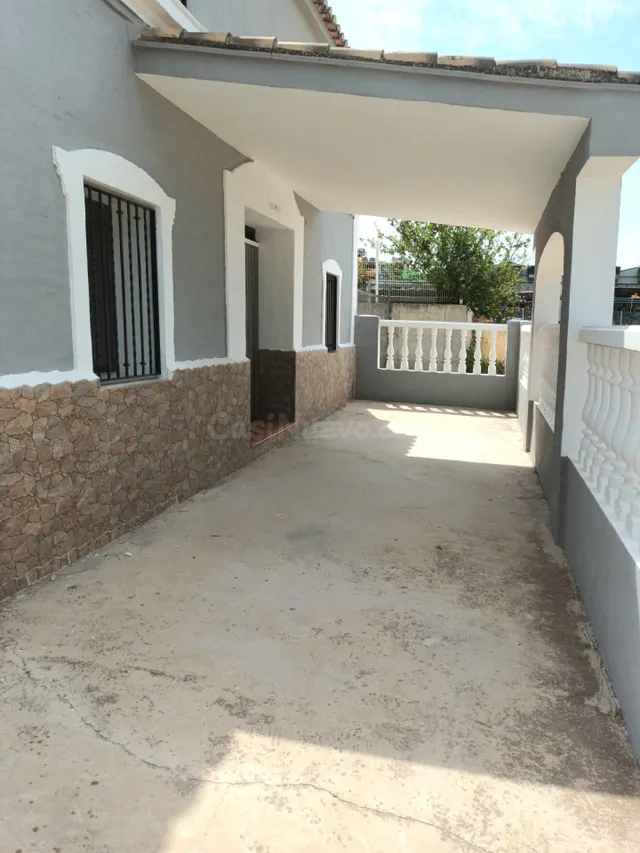Se Vende precioso chalet con piscina en Alzira - foto 2