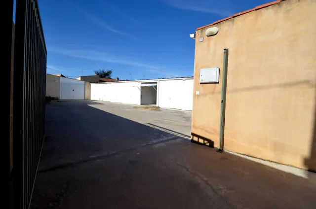 Urbis te ofrece una plaza de garaje cerrada en venta, zona Zarapicos, Pueblo, Salamanca. — 3