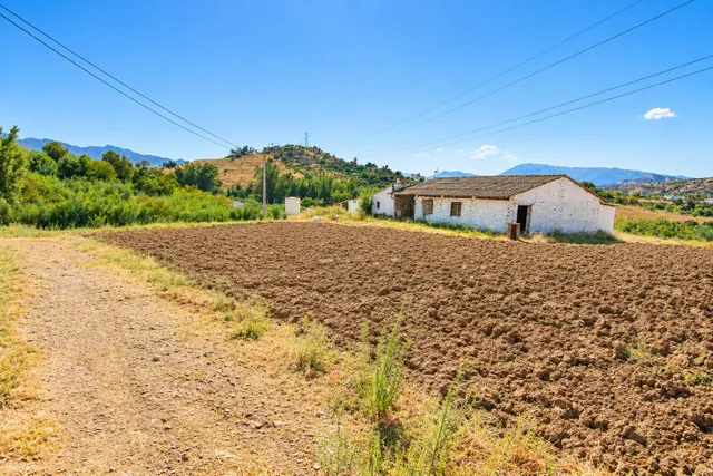 EXCLUSIVA FINCA RÚSTICA DE 7.500 M2 CON 292 M2 CONSTRUIDOS, PRIVACIDAD Y VISTAS DESPEJADAS EN COÍN — 10