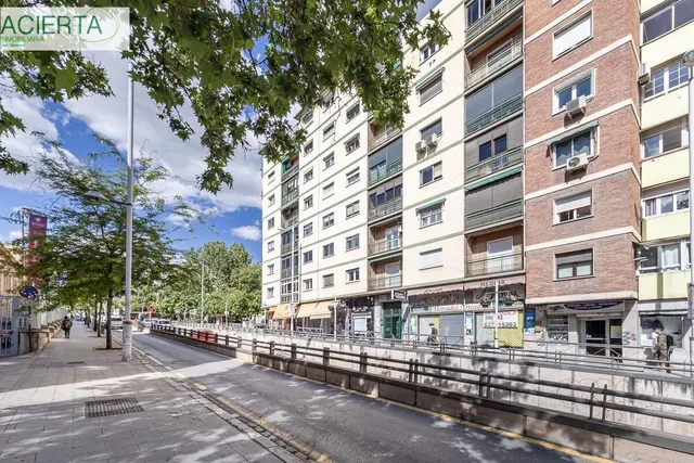 Piso señorial de 182 m2 en Avenida Madrid: amplitud, luz y posibilidades infinitas con garaje opcional. — 44