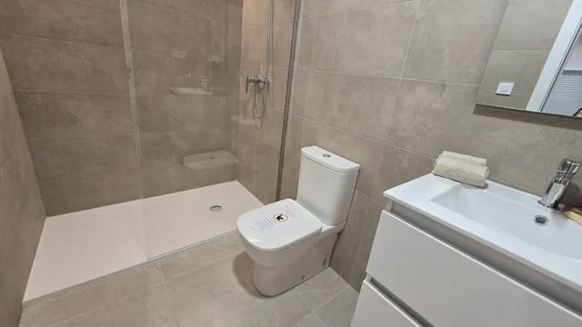 VIVIENDA CON PISCINA y SUPER TERRAZA de 100  m2 — 20