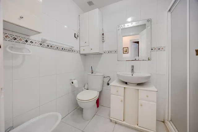 Bungalow planta baja con jardín y piscina junto c.comercial — 31