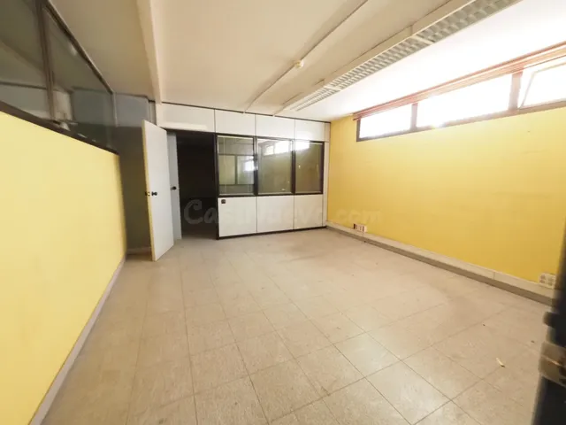 SE VENDE LOCAL COMERCIAL EN RUBI, ZONA MERCAT - foto 2