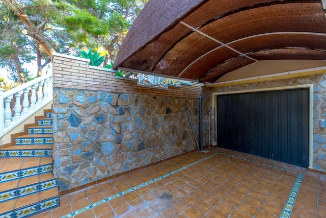 CHALET CON 800 PISCINA PRIVADA, GARAJE Y SAUNA — 33