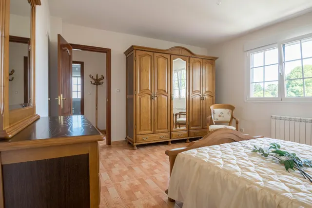 Amplia Casa + otra vivienda + anexo en Venta en Ardemil, Ordes — 41