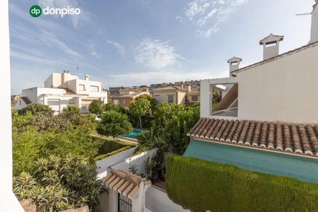 Exclusiva vivienda con piscina en la zona del Serrallo con piscina comunitaria — 33