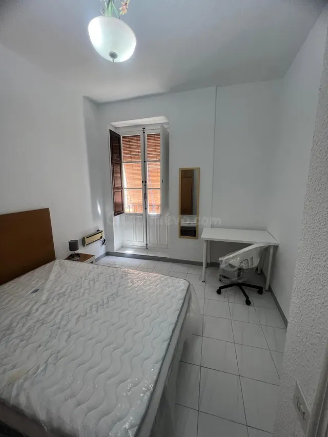 � ALQUILER DE PISO REFORMADO EN PLENO CENTRO – PUERTA REAL S - foto 3