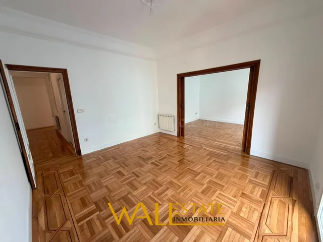 Espectacular piso de 3 dormitorios con balcón en pleno centro — 2