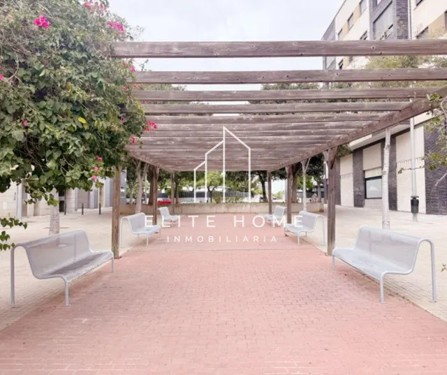 PLAZA DE GARAJE EN CUIDADA URBANIZACIÓN EN ZONA SUR — 8