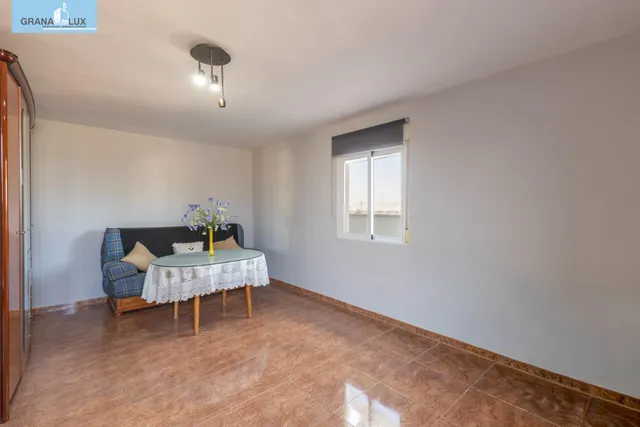 Casa independiente a 5 minutos de Granada en buen estado para entrar a vivir — 41