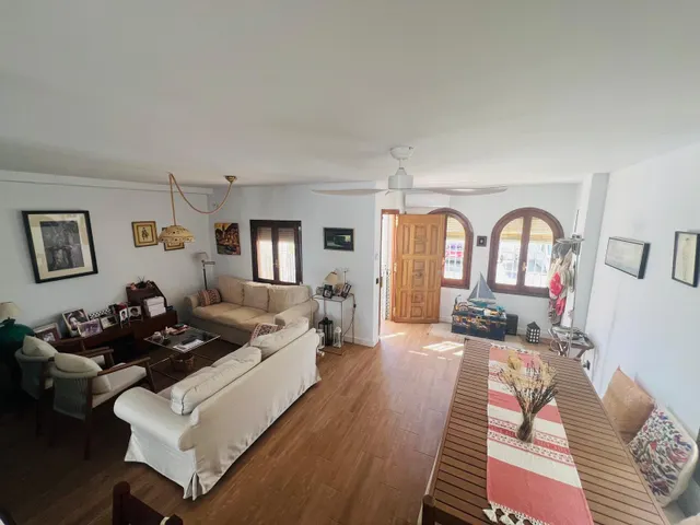 PAREADO EN VENTA EN LA COLINA A UN PASO DE LA PLAYA. — 15