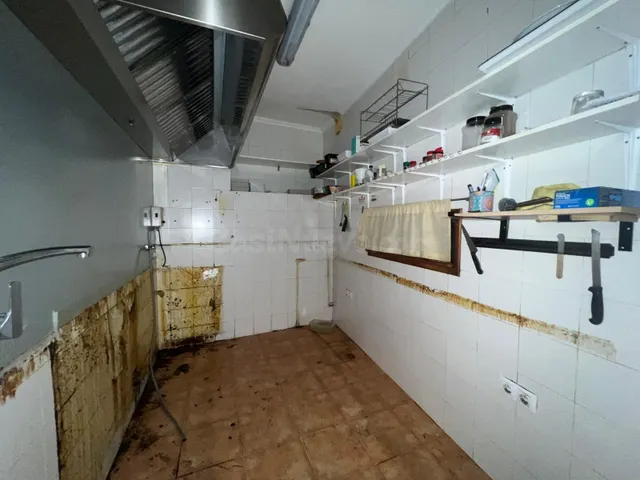 ESTUPENDO LOCAL EN UNA ZONA INMEJORABLE - foto 4