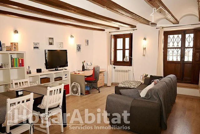 Acogedor, bonito y luminoso con balcón, todo exterior y cerca del centro — 2