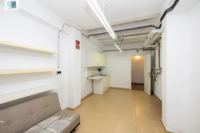 Local Comercial en el Corazón de Granada - Oportunidad Única — 22